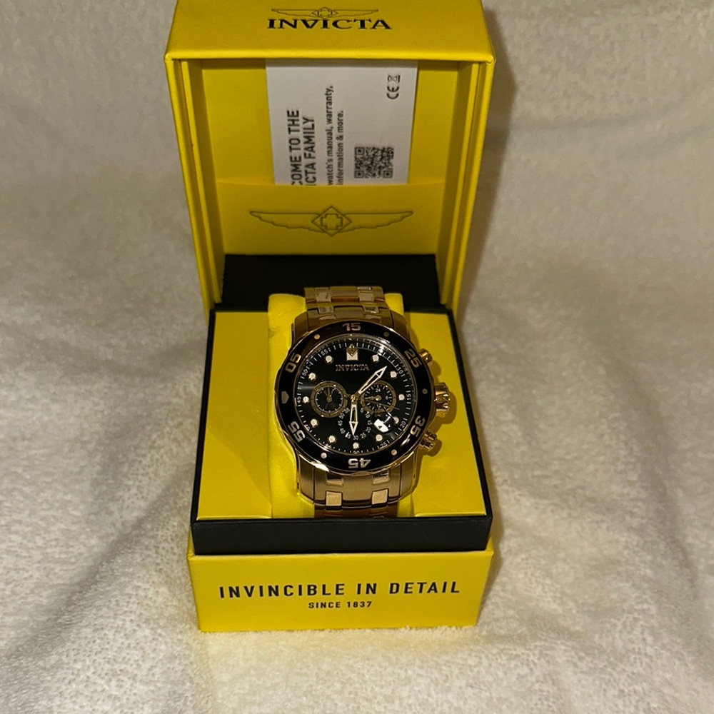 Invicta Yellow Watch Box - Picture 6 of 11